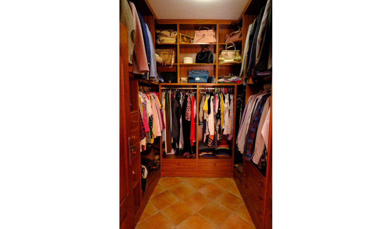 Resale - Finca / Country Property - Orihuela