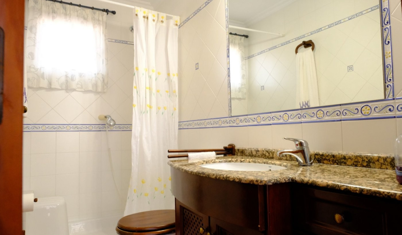 Resale - Finca / Country Property - Orihuela