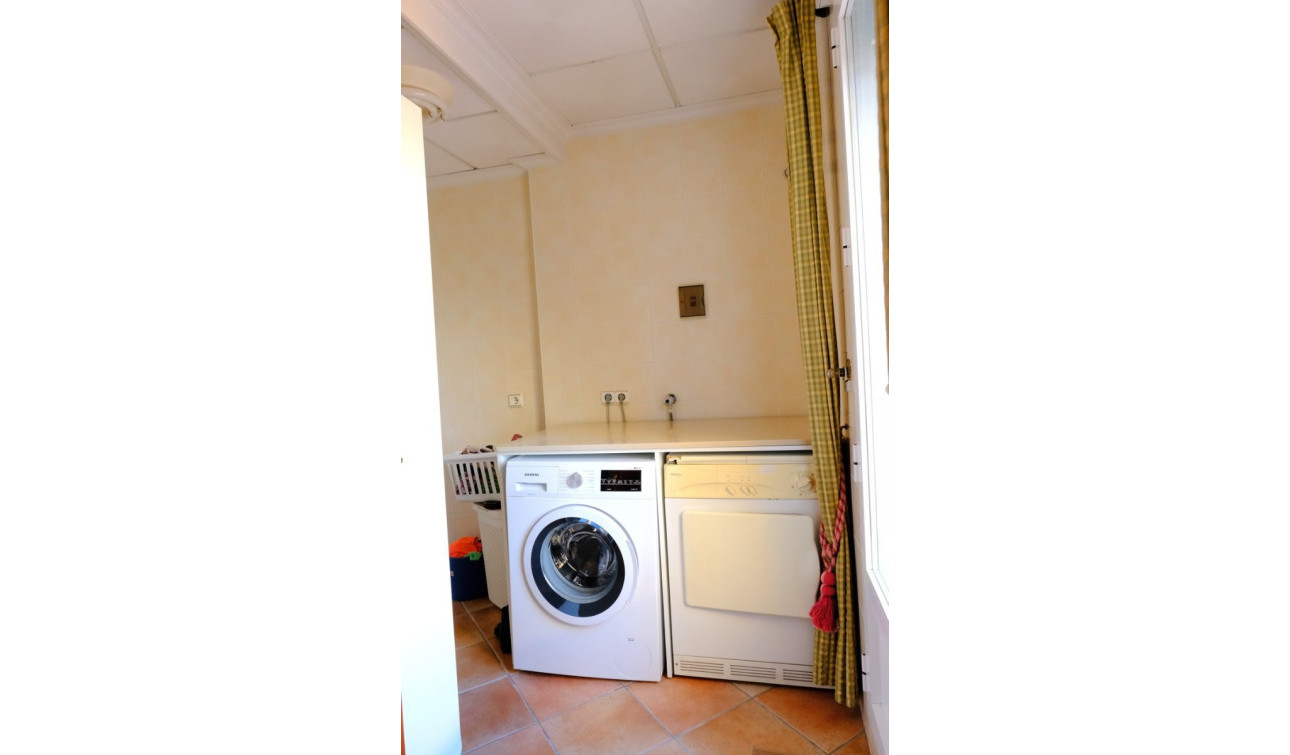 Resale - Finca / Country Property - Orihuela