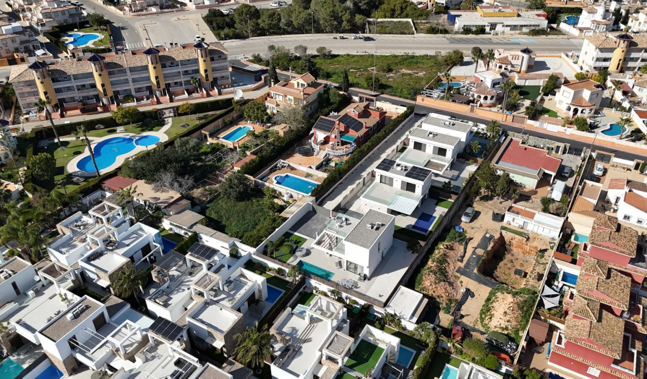 Resale - Plot / Land - Cabo Roig - Lomas de Cabo Roig