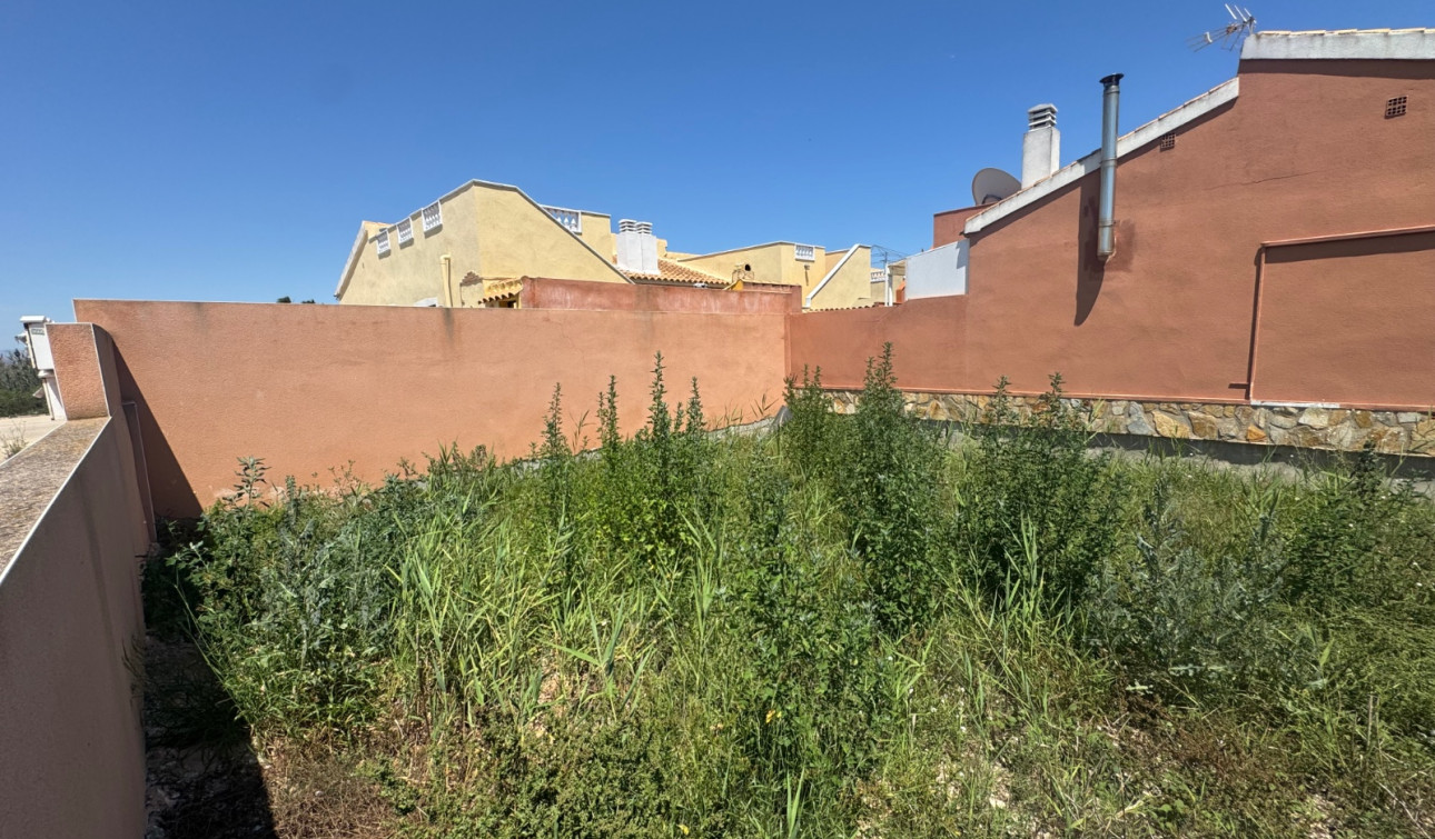 Resale - Plot / Land - Daya Nueva