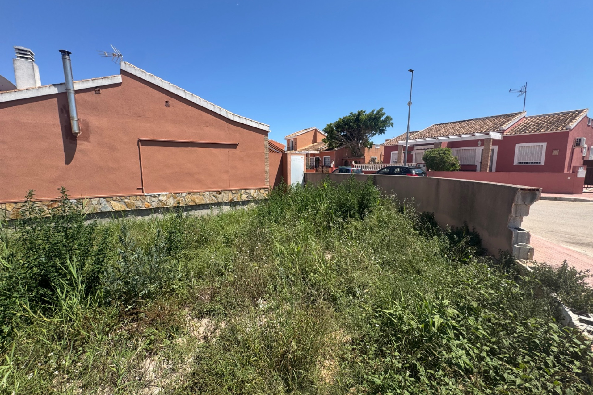 Resale - Plot / Land - Daya Nueva