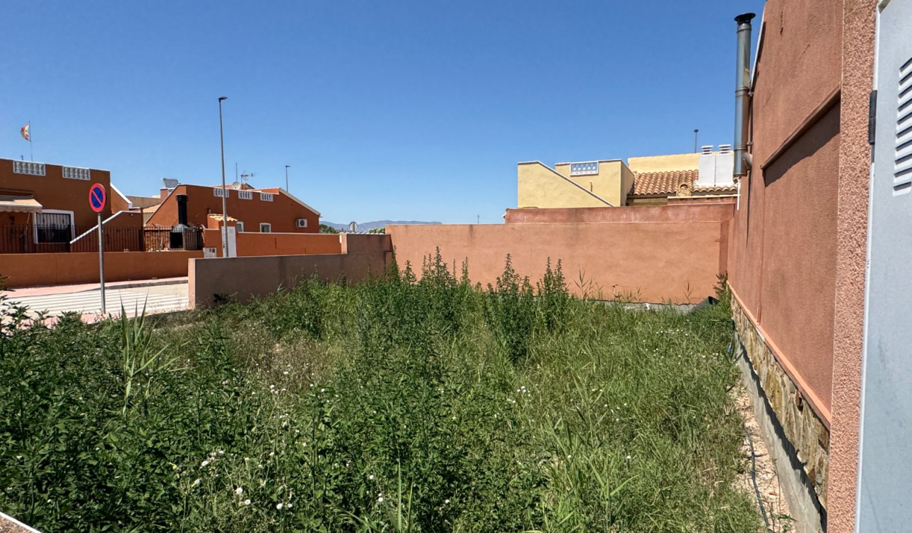 Resale - Plot / Land - Daya Nueva