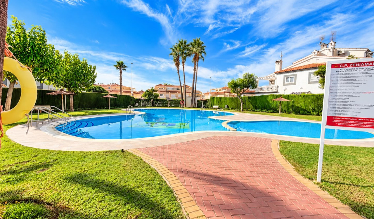 Resale - Semi - Detached Villa - Alicante - La Florida