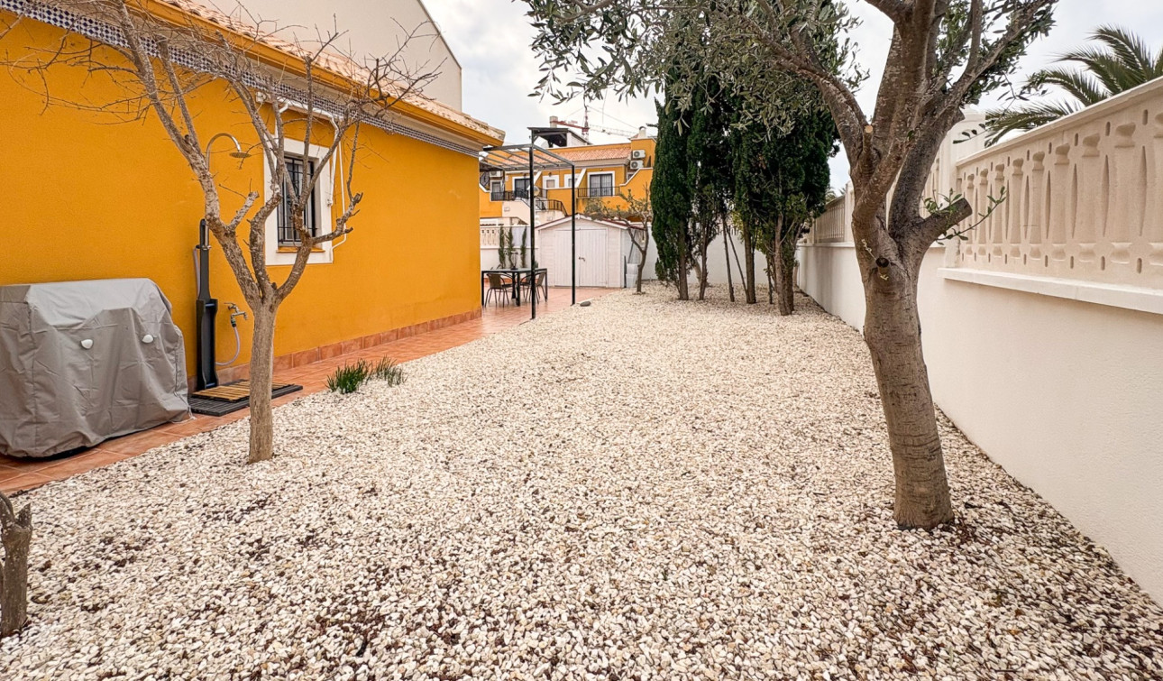 Resale - Semi - Detached Villa - Arenales del Sol - Arenales Del Sol