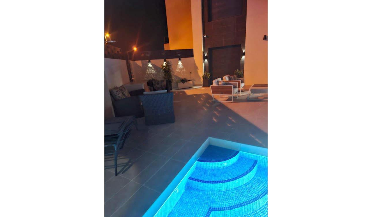 Resale - Semi - Detached Villa - Ciudad Quesada - Pueblo Bravo