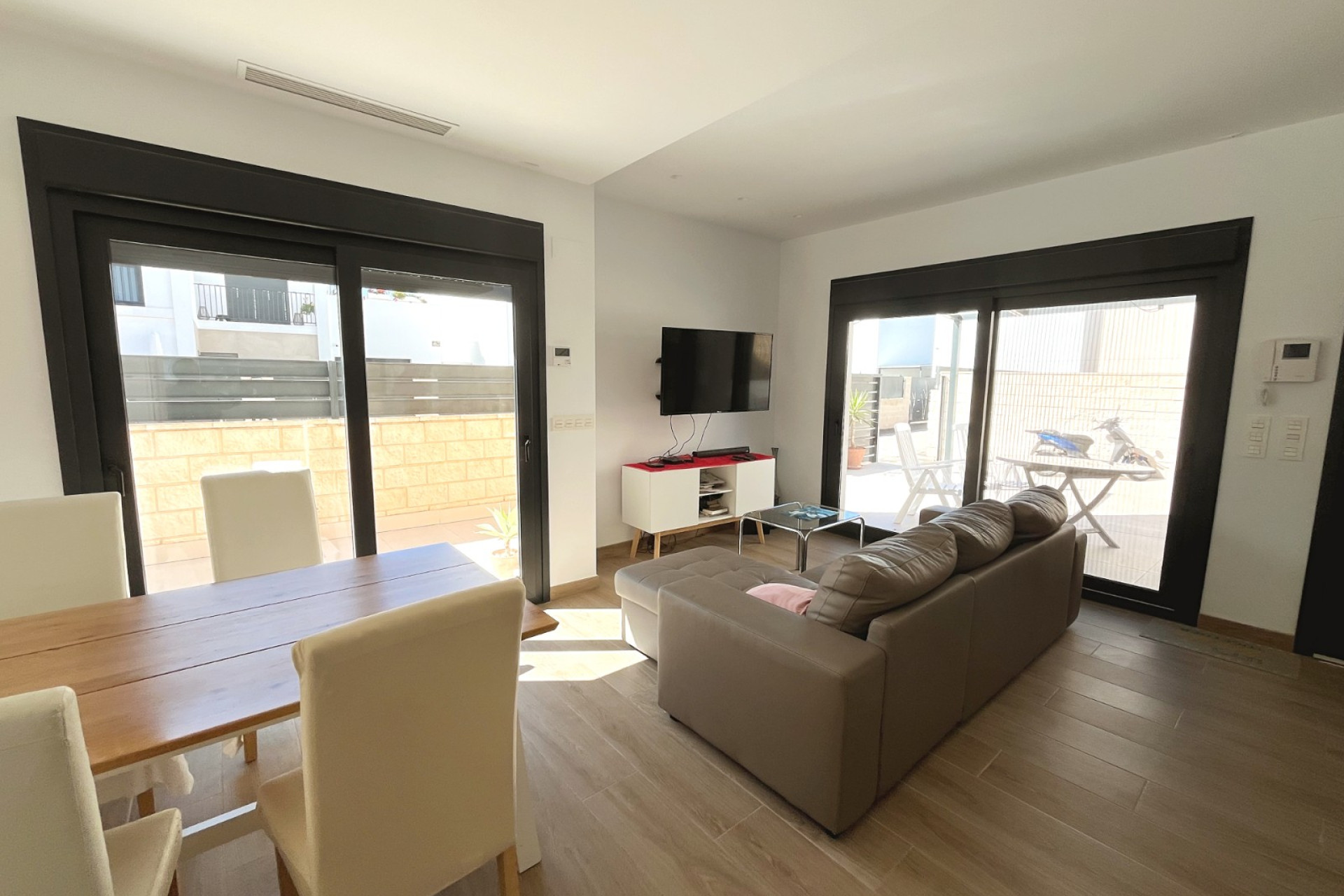 Resale - Semi - Detached Villa - Ciudad Quesada - Pueblo Bravo