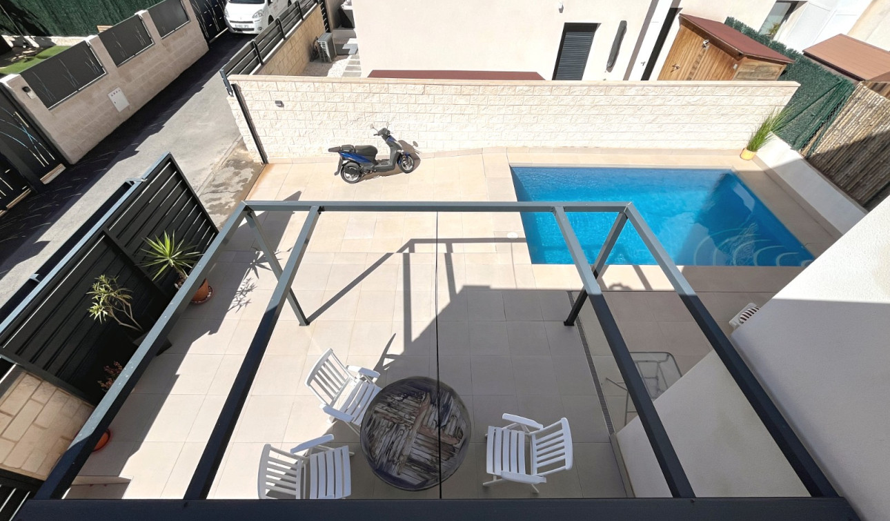 Resale - Semi - Detached Villa - Ciudad Quesada - Pueblo Bravo