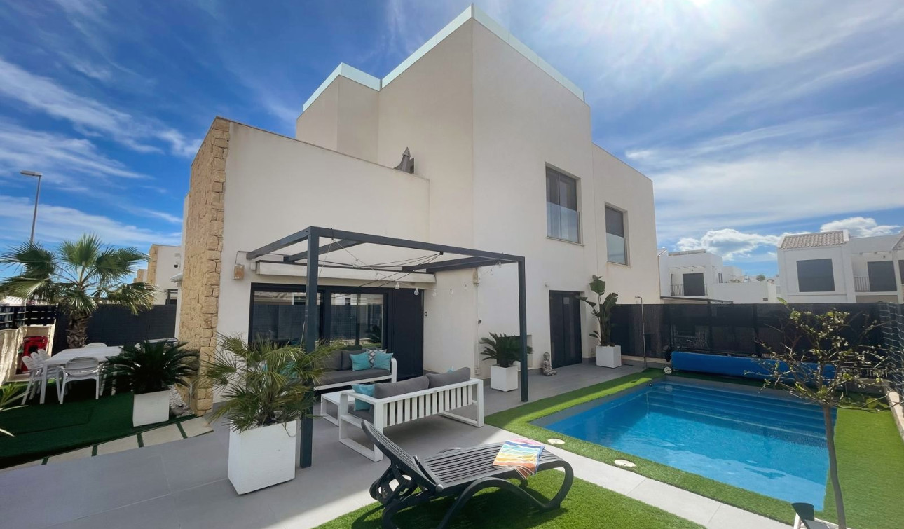 Resale - Semi - Detached Villa - Ciudad Quesada - Pueblo Bravo