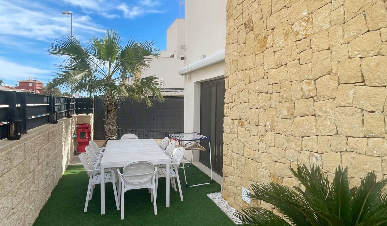 Resale - Semi - Detached Villa - Ciudad Quesada - Pueblo Bravo