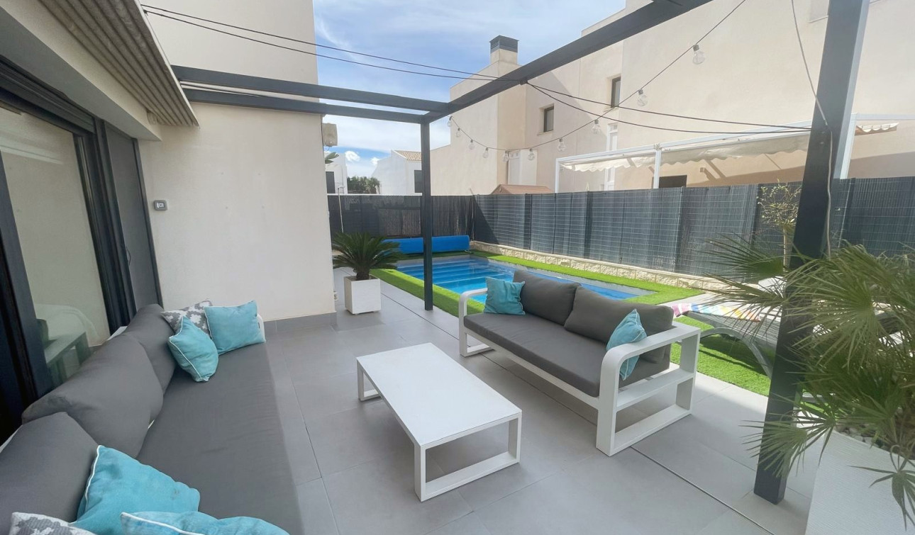 Resale - Semi - Detached Villa - Ciudad Quesada - Pueblo Bravo