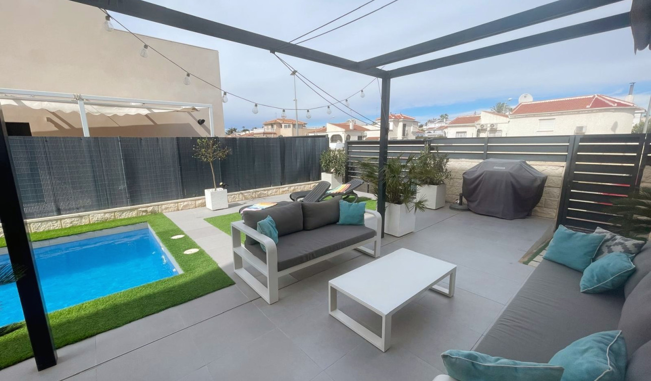 Resale - Semi - Detached Villa - Ciudad Quesada - Pueblo Bravo