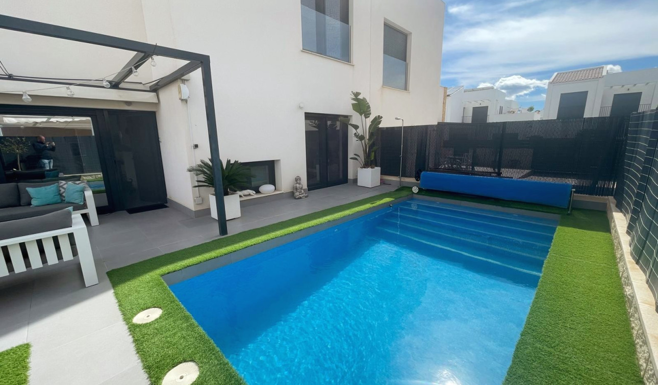Resale - Semi - Detached Villa - Ciudad Quesada - Pueblo Bravo
