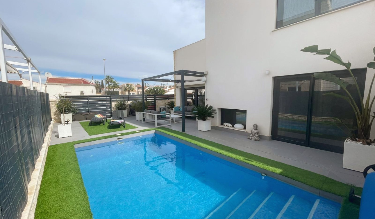 Resale - Semi - Detached Villa - Ciudad Quesada - Pueblo Bravo