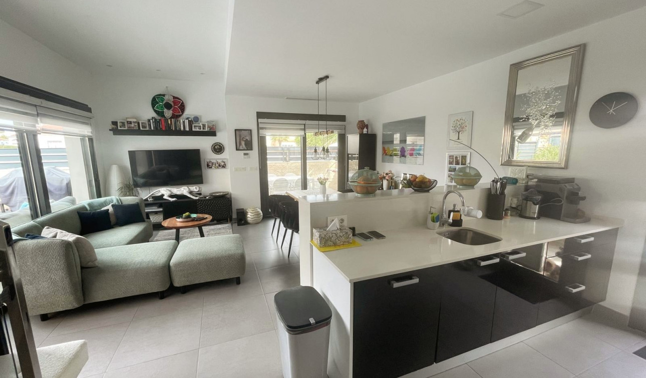 Resale - Semi - Detached Villa - Ciudad Quesada - Pueblo Bravo