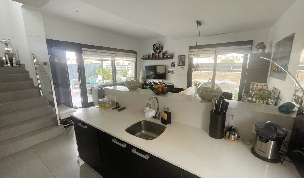 Resale - Semi - Detached Villa - Ciudad Quesada - Pueblo Bravo