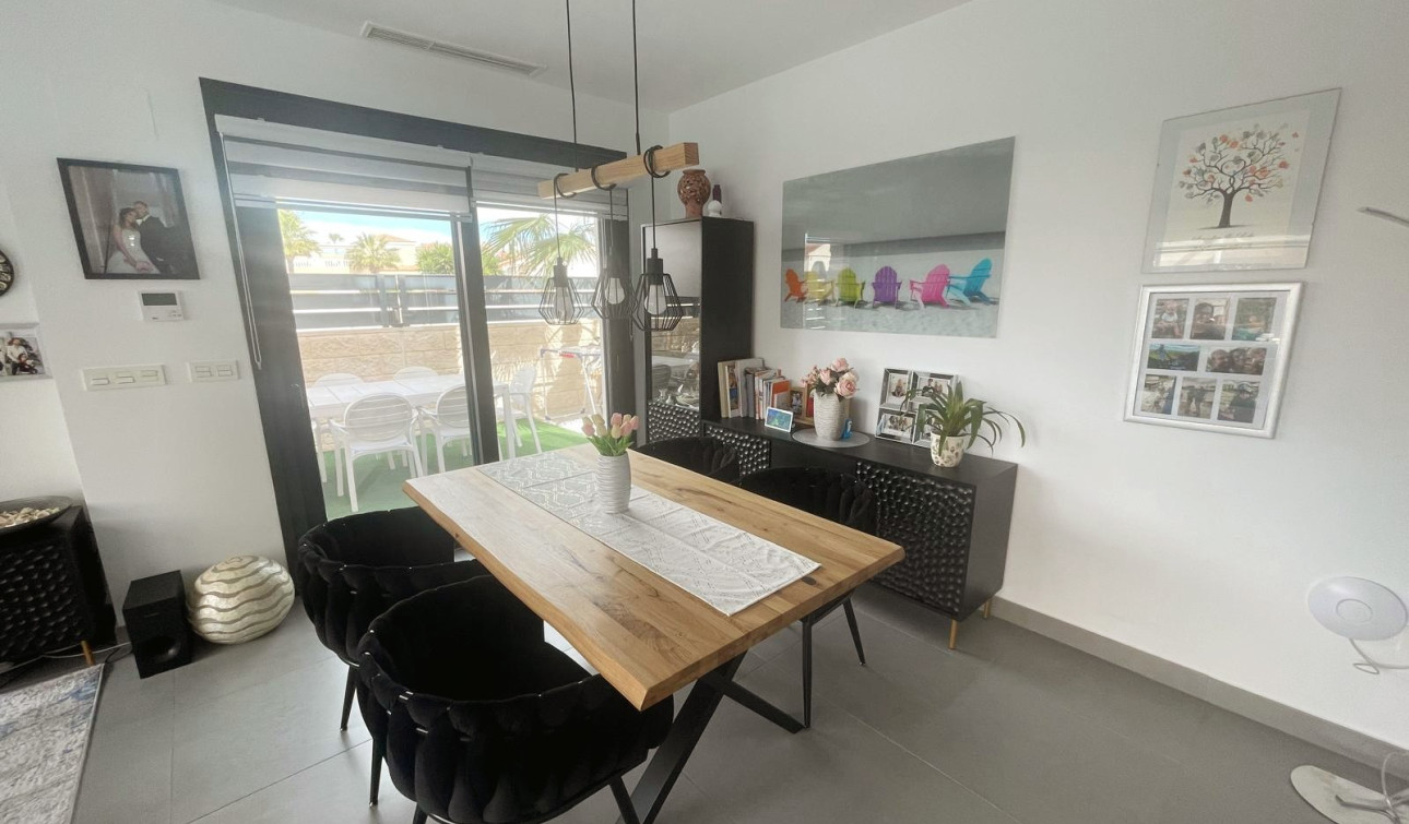 Resale - Semi - Detached Villa - Ciudad Quesada - Pueblo Bravo