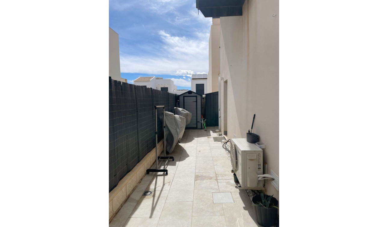 Resale - Semi - Detached Villa - Ciudad Quesada - Pueblo Bravo
