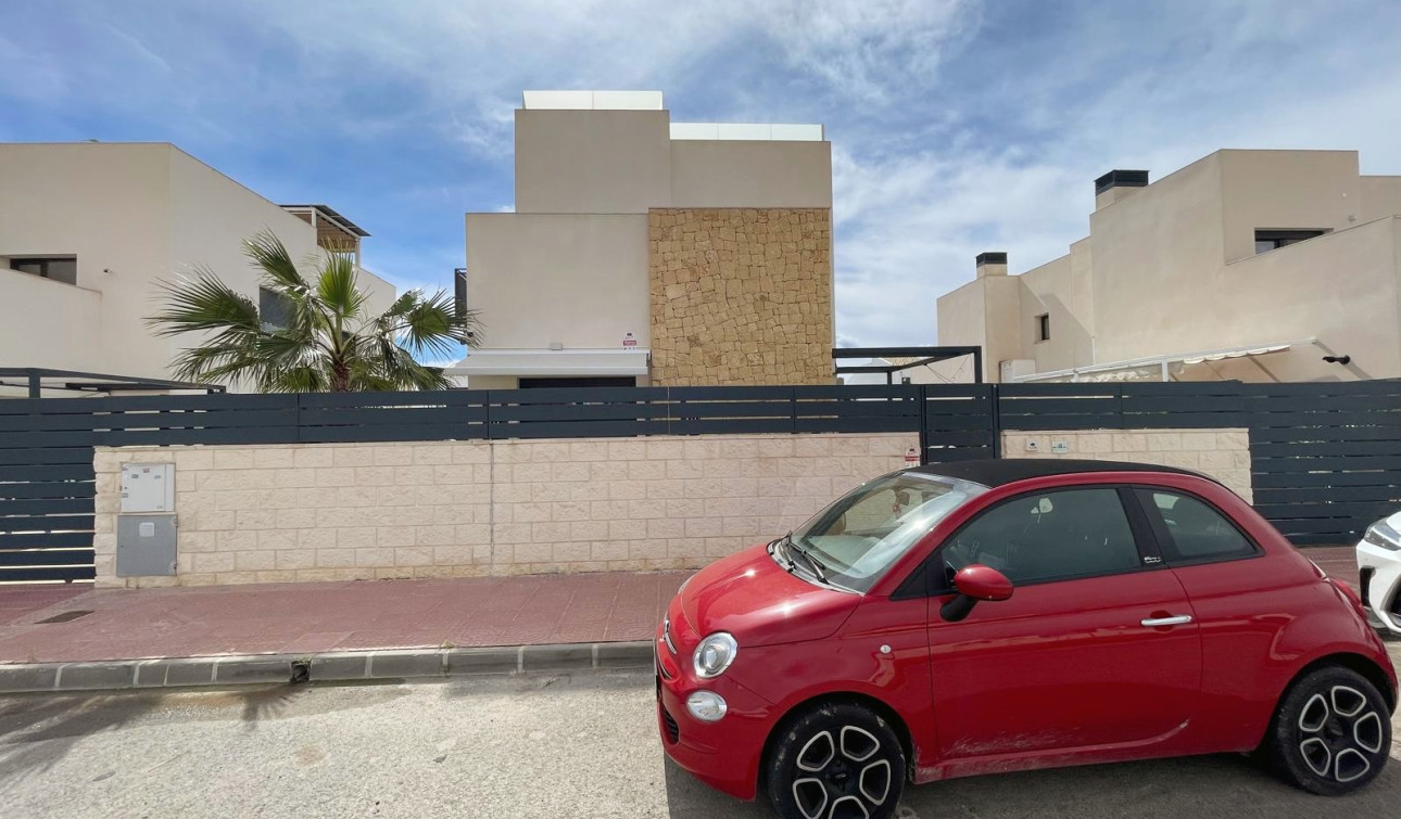 Resale - Semi - Detached Villa - Ciudad Quesada - Pueblo Bravo