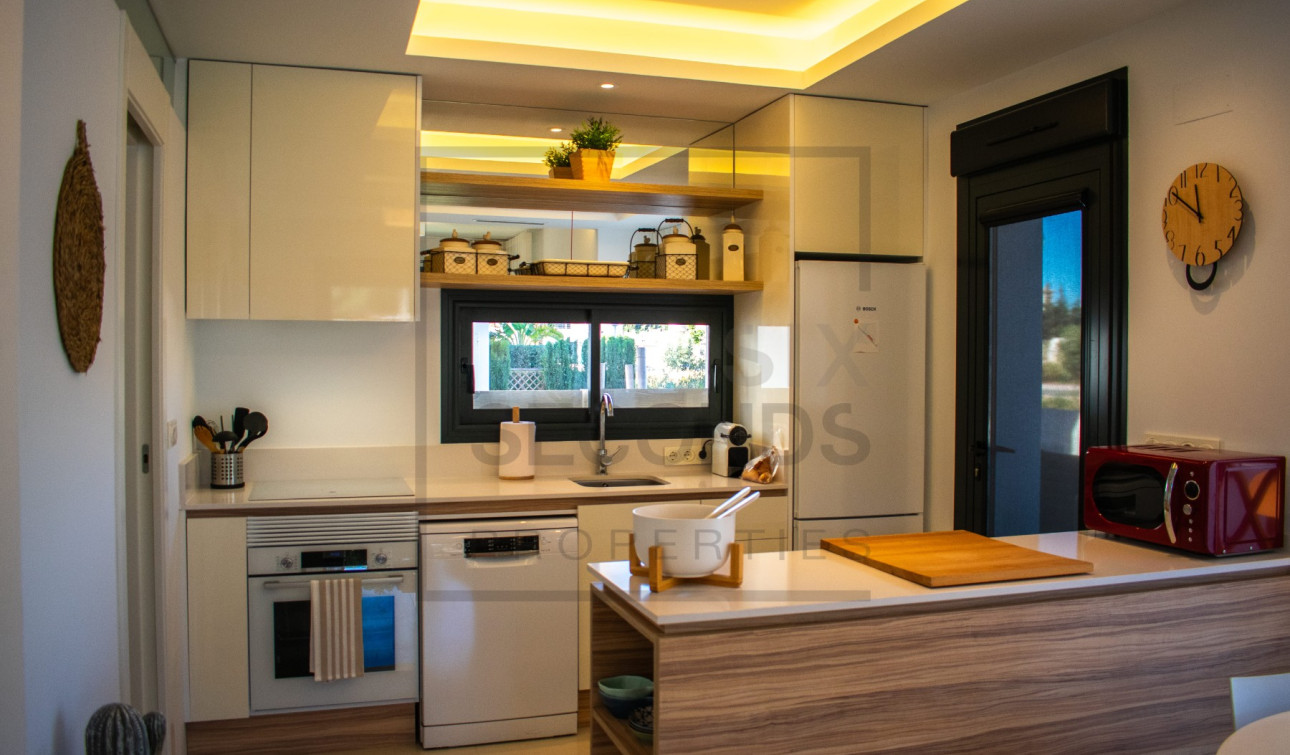 Resale - Semi - Detached Villa - Ciudad Quesada