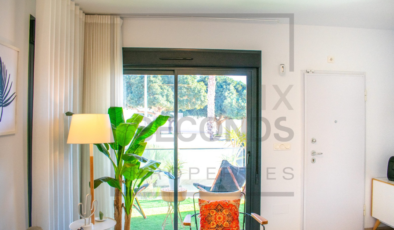 Resale - Semi - Detached Villa - Ciudad Quesada