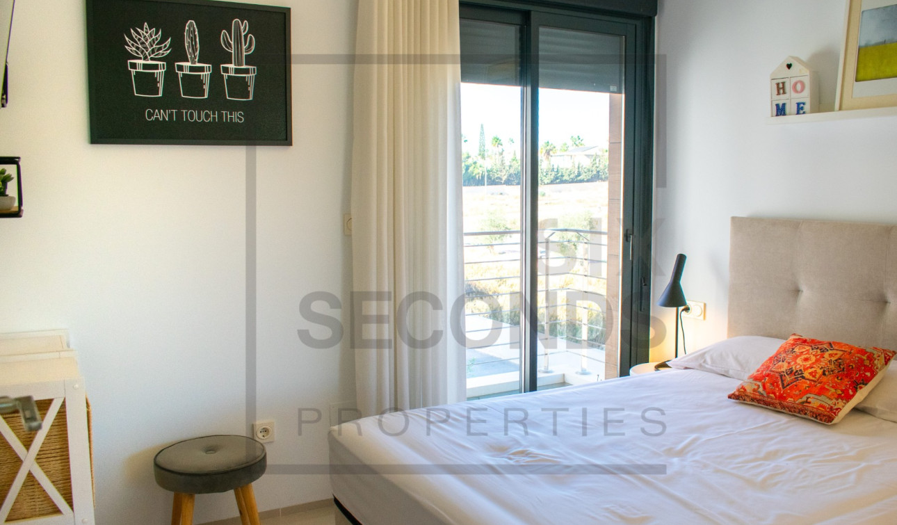 Resale - Semi - Detached Villa - Ciudad Quesada