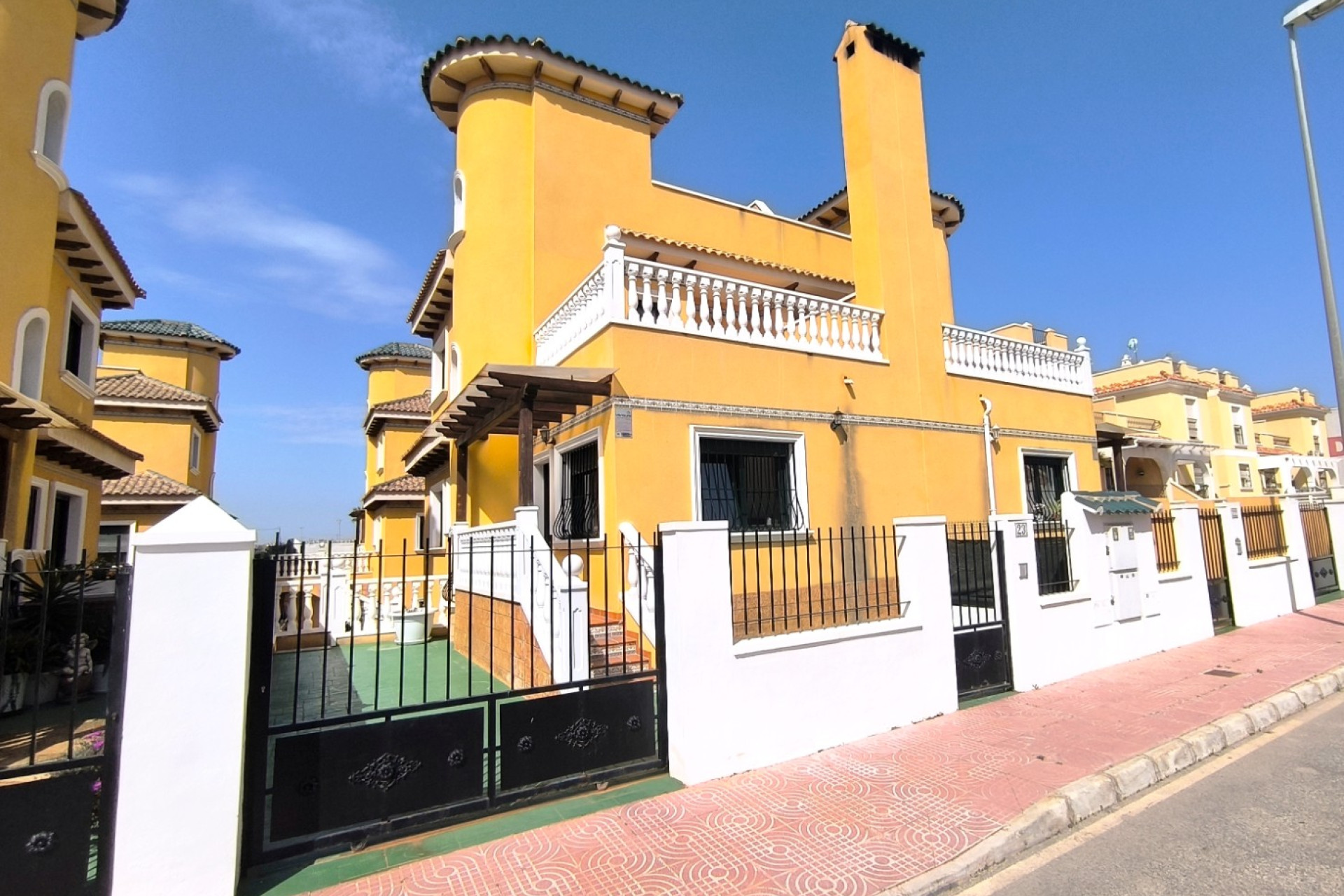 Resale - Semi - Detached Villa - Ciudad Quesada