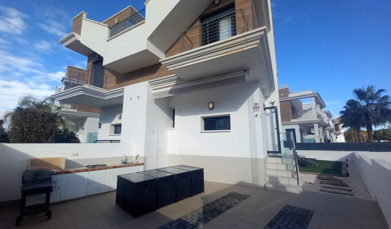 Resale - Semi - Detached Villa - Ciudad Quesada