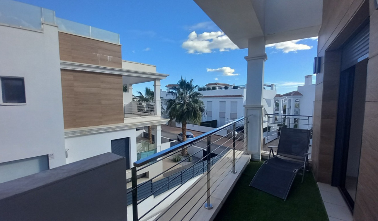 Resale - Semi - Detached Villa - Ciudad Quesada