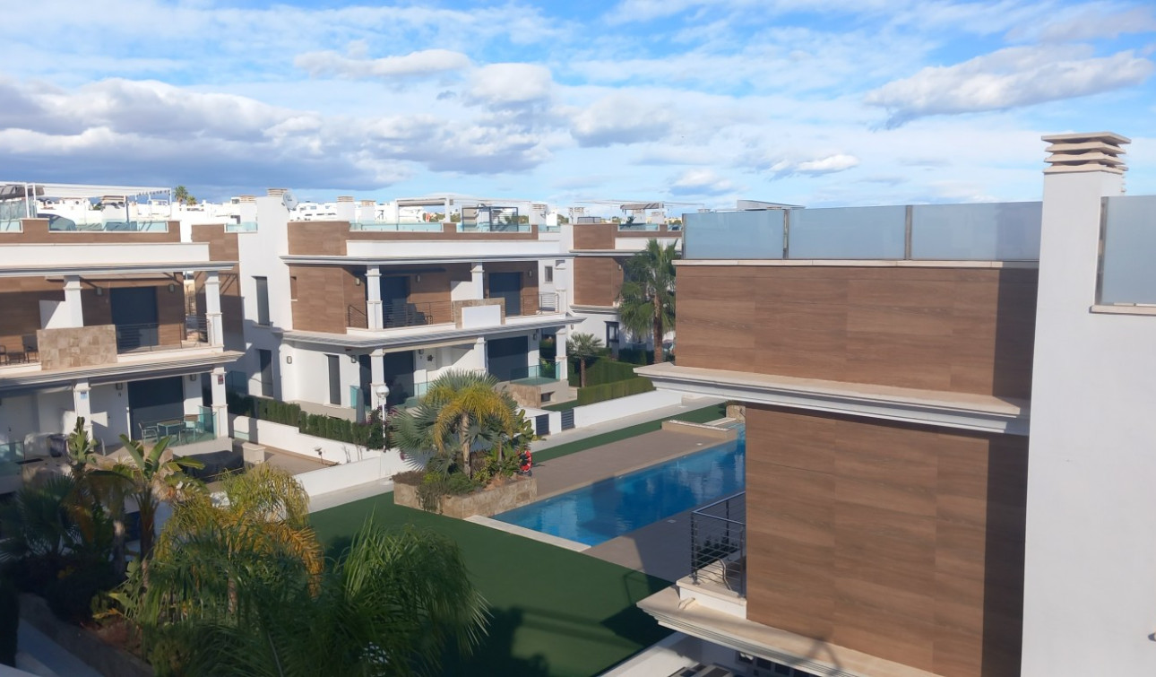 Resale - Semi - Detached Villa - Ciudad Quesada