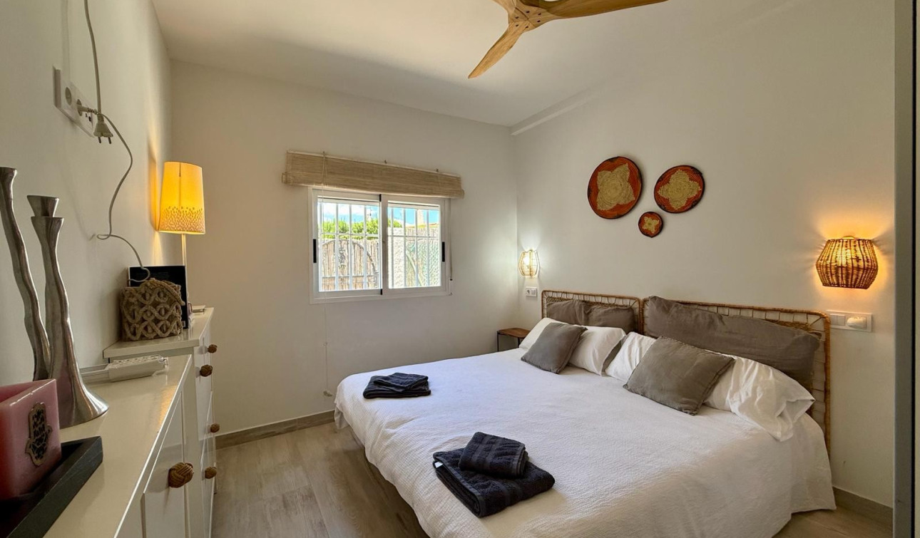 Resale - Semi - Detached Villa - Orihuela Costa - Campoamor