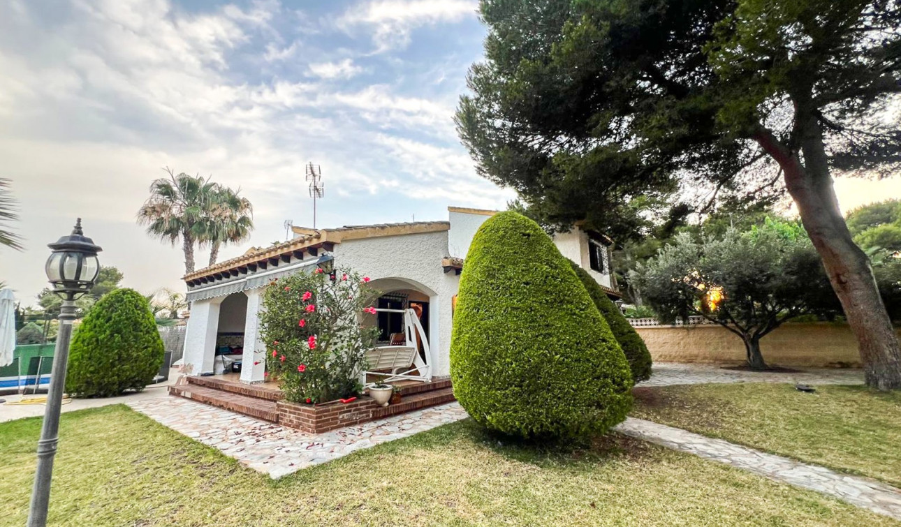Resale - Semi - Detached Villa - Orihuela Costa - Punta Prima