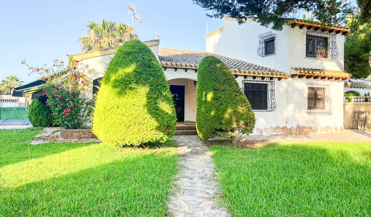 Resale - Semi - Detached Villa - Orihuela Costa - Punta Prima