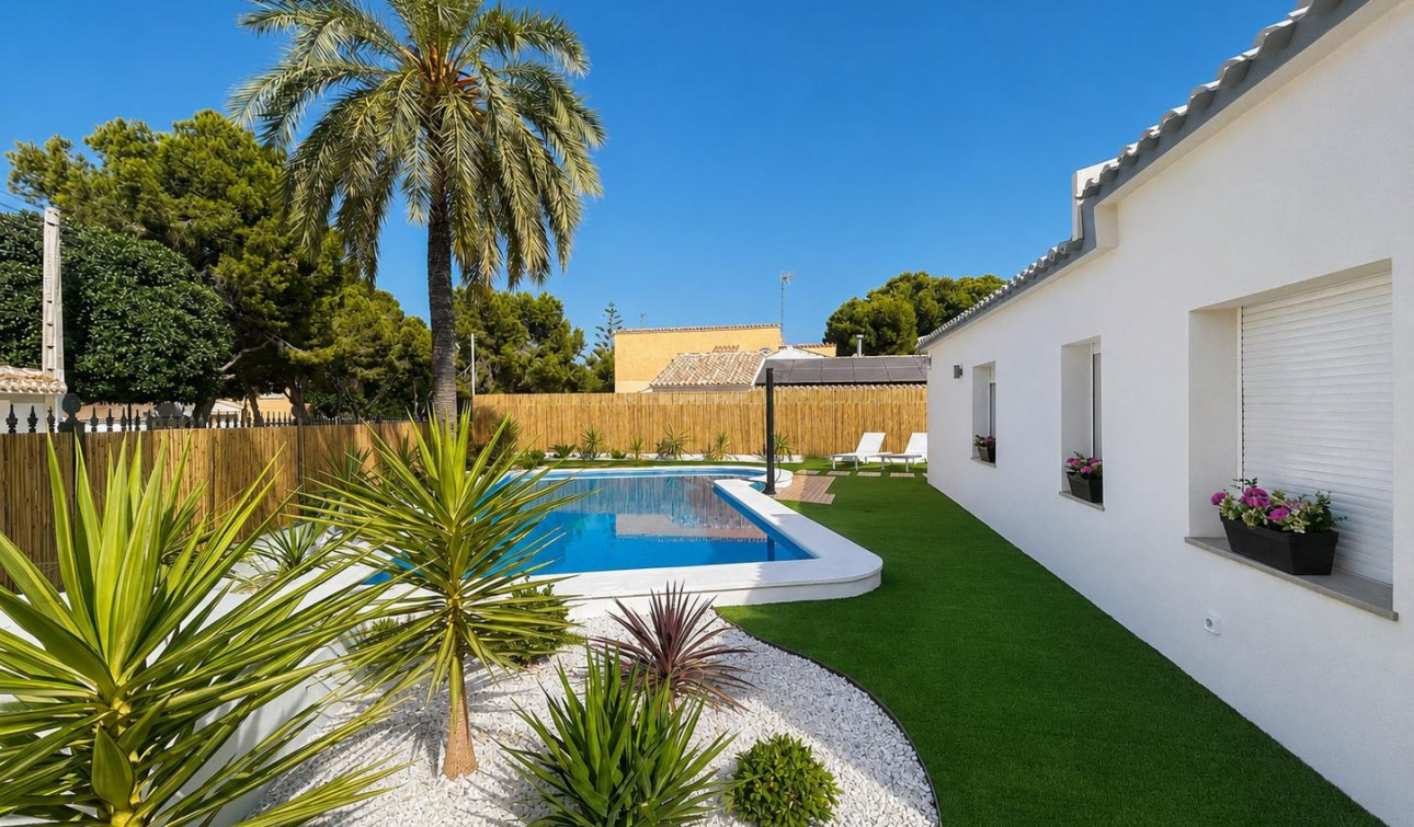 Resale - Semi - Detached Villa - Orihuela Costa - Punta Prima