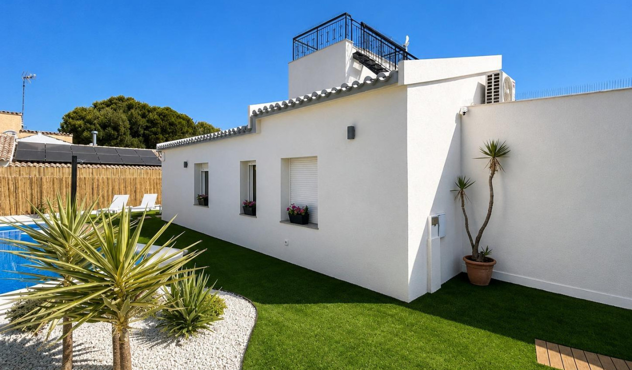 Resale - Semi - Detached Villa - Orihuela Costa - Punta Prima