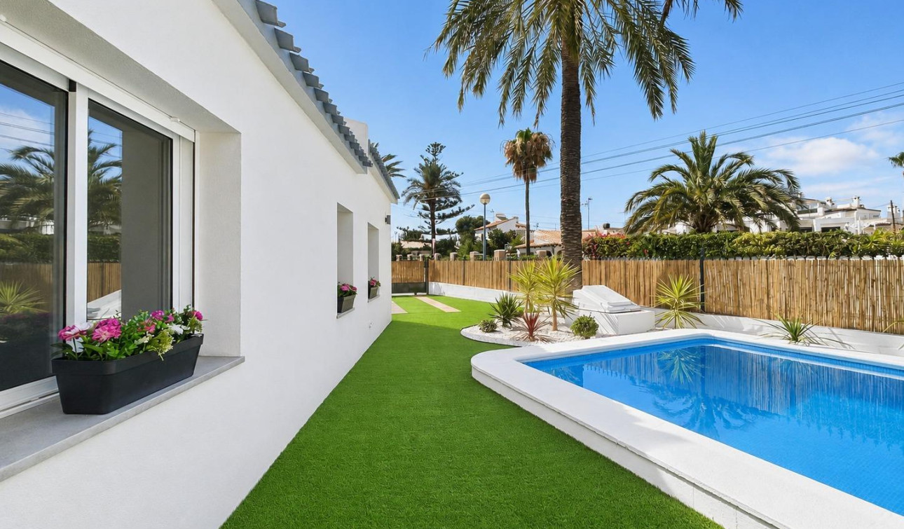 Resale - Semi - Detached Villa - Orihuela Costa - Punta Prima