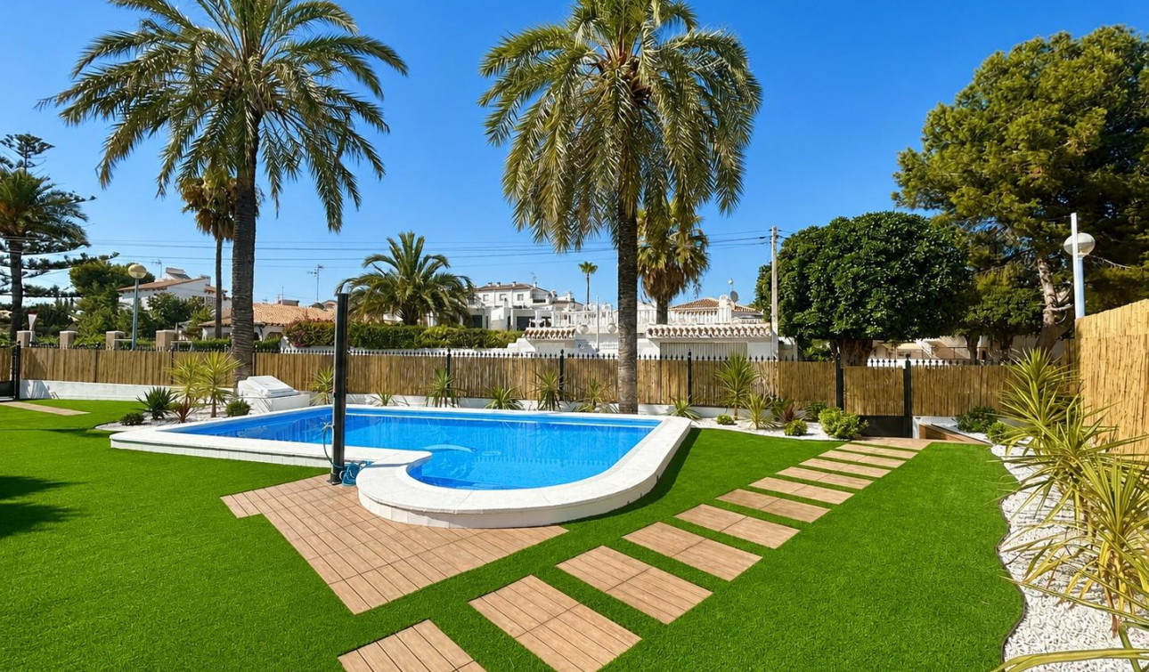 Resale - Semi - Detached Villa - Orihuela Costa - Punta Prima