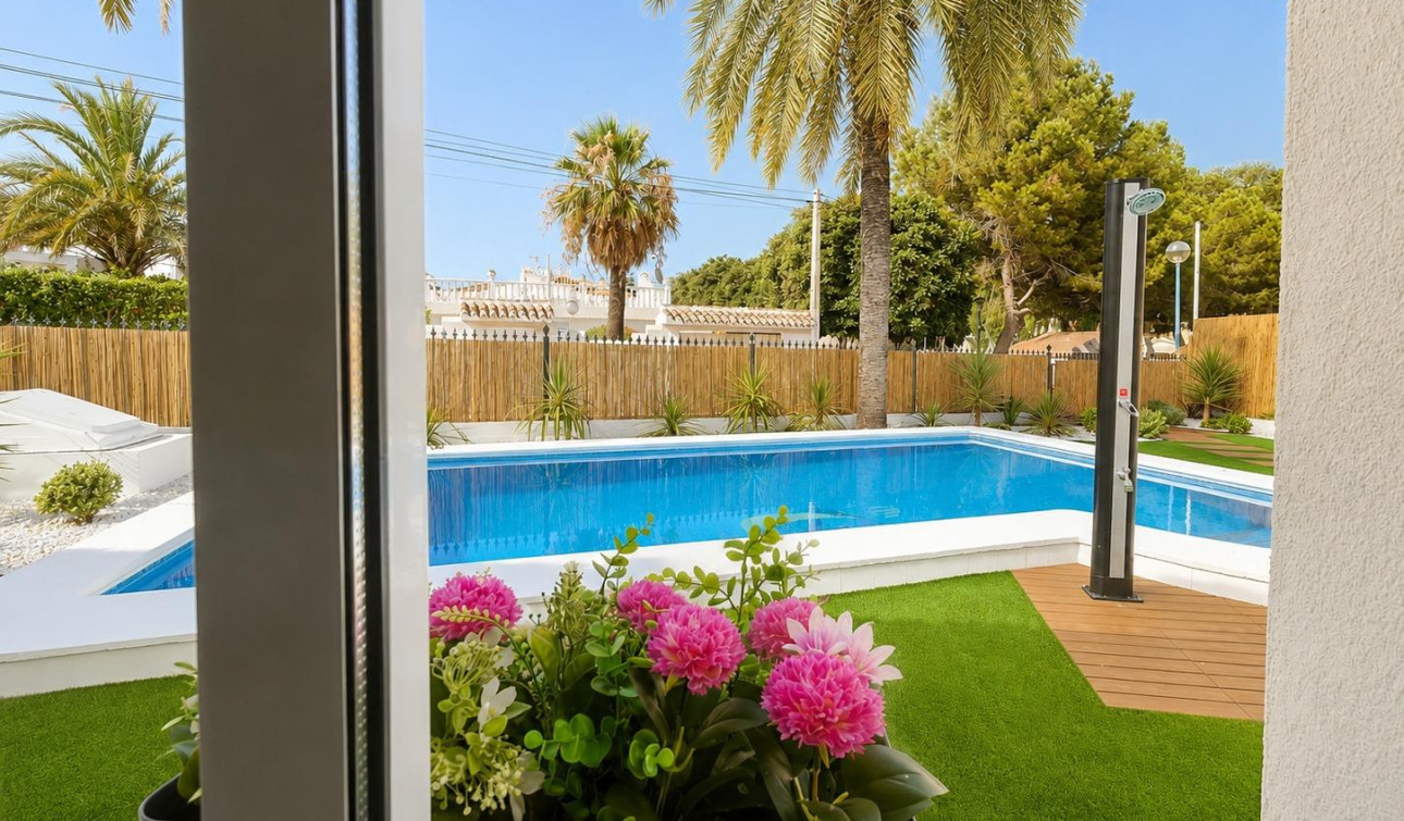 Resale - Semi - Detached Villa - Orihuela Costa - Punta Prima