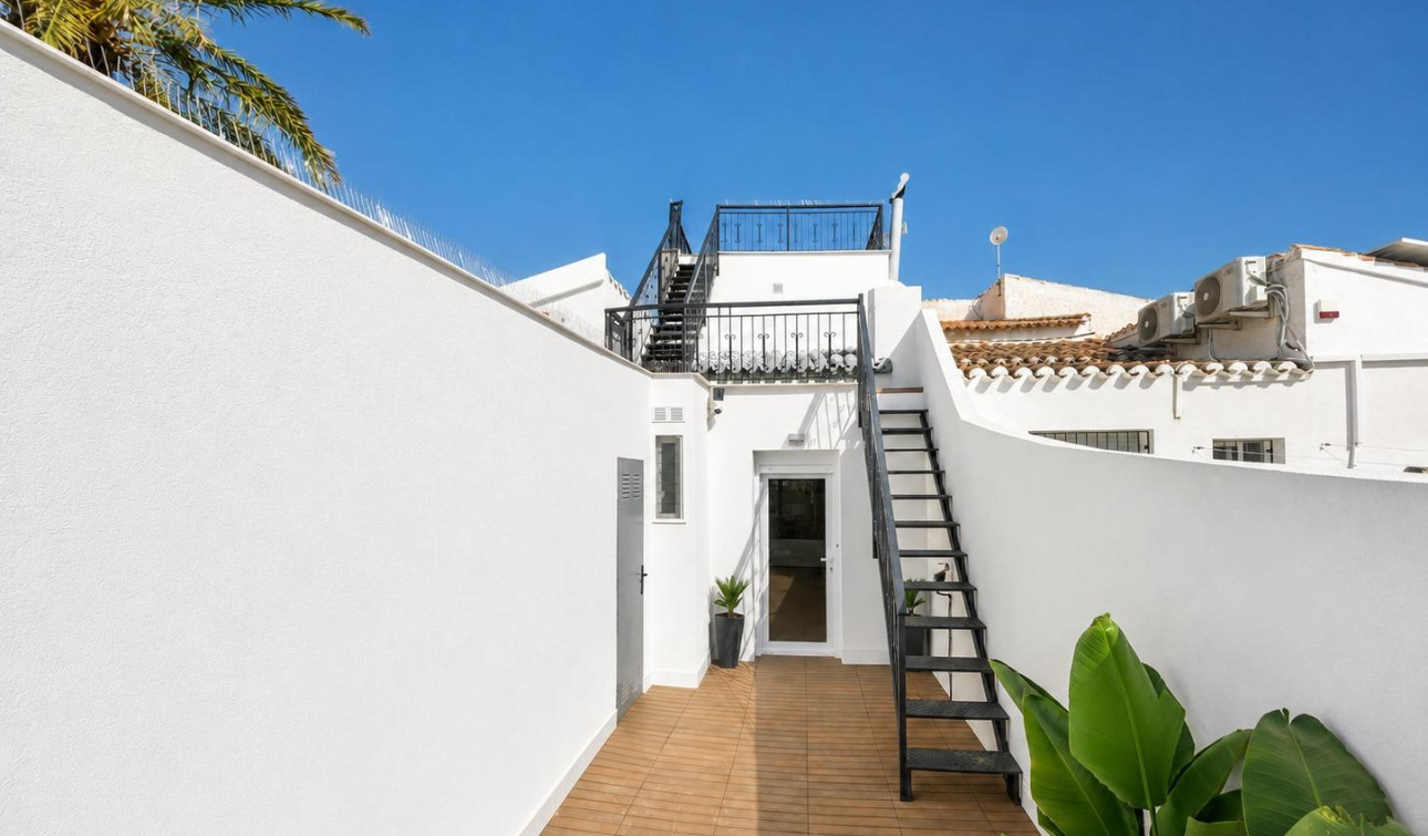 Resale - Semi - Detached Villa - Orihuela Costa - Punta Prima