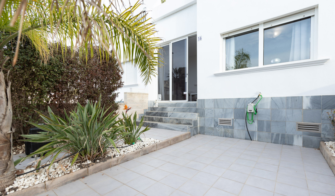 Resale - Semi - Detached Villa - Torrevieja - Aguas Nuevas