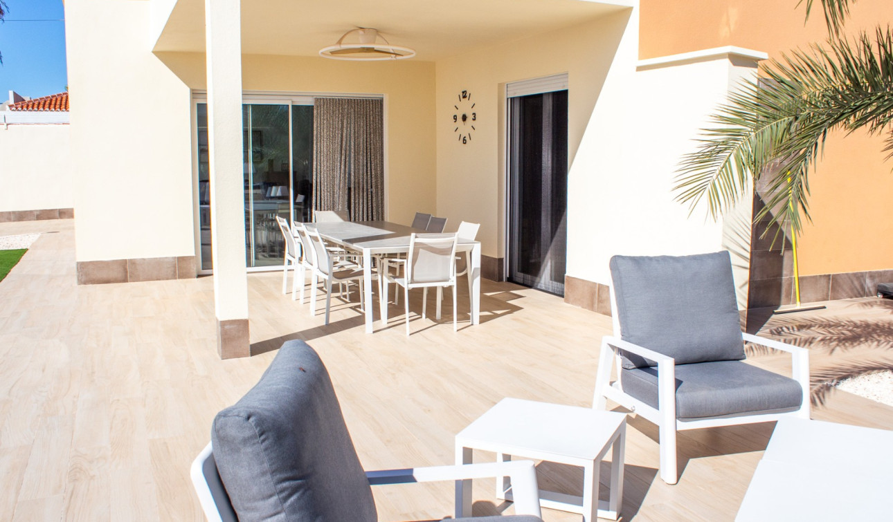 Resale - Semi - Detached Villa - Torrevieja - La Siesta - El Salado - Torreta
