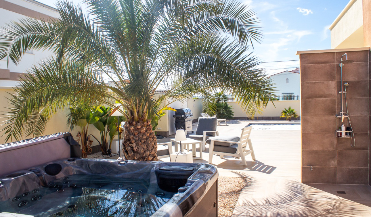 Resale - Semi - Detached Villa - Torrevieja - La Siesta - El Salado - Torreta