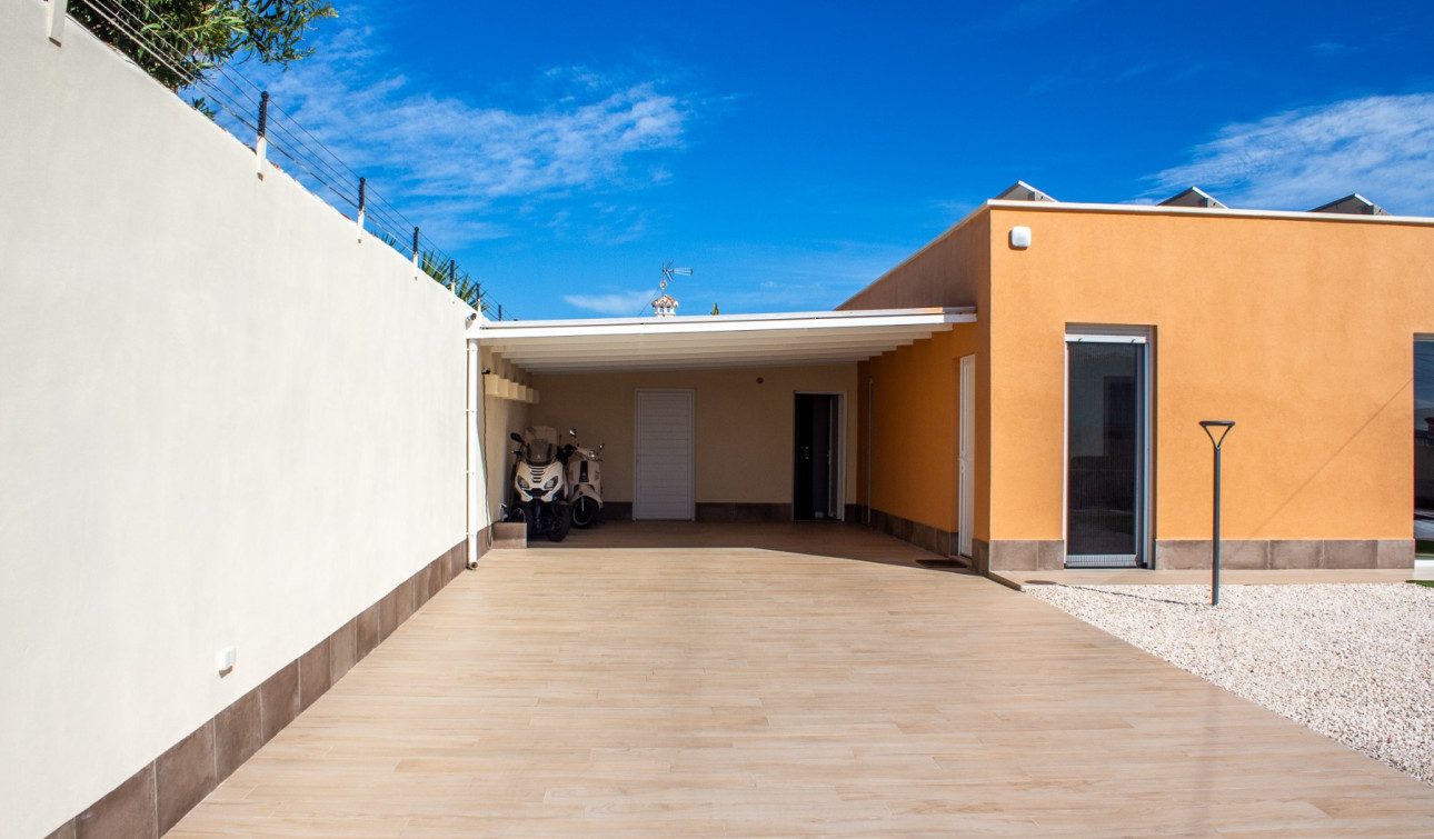 Resale - Semi - Detached Villa - Torrevieja - La Siesta - El Salado - Torreta