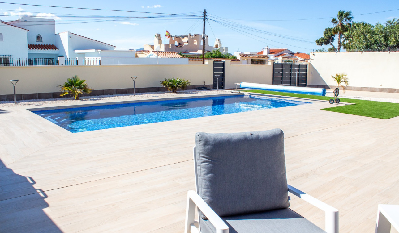 Resale - Semi - Detached Villa - Torrevieja - La Siesta - El Salado - Torreta