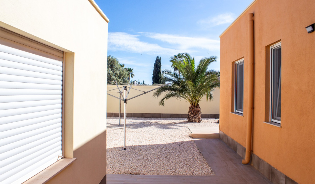 Resale - Semi - Detached Villa - Torrevieja - La Siesta - El Salado - Torreta