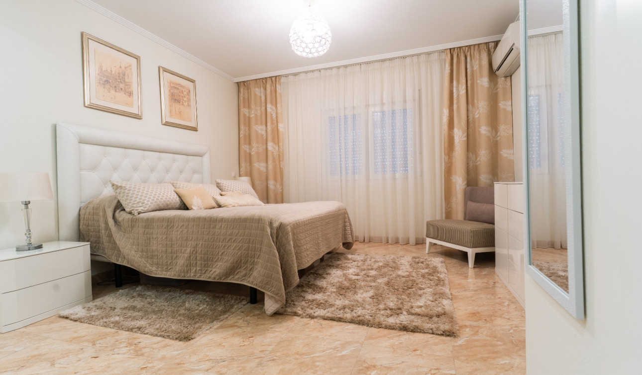 Resale - Semi - Detached Villa - Torrevieja - Los Balcones