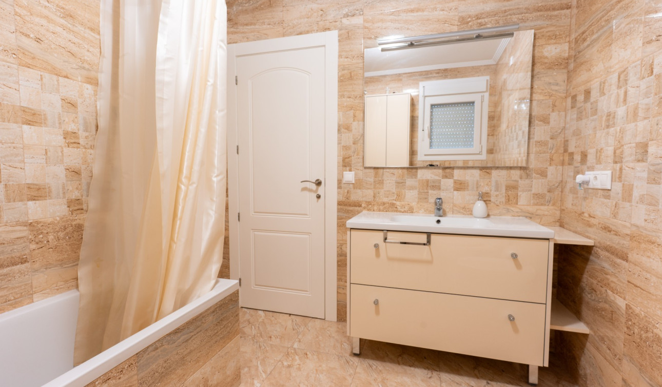 Resale - Semi - Detached Villa - Torrevieja - Los Balcones