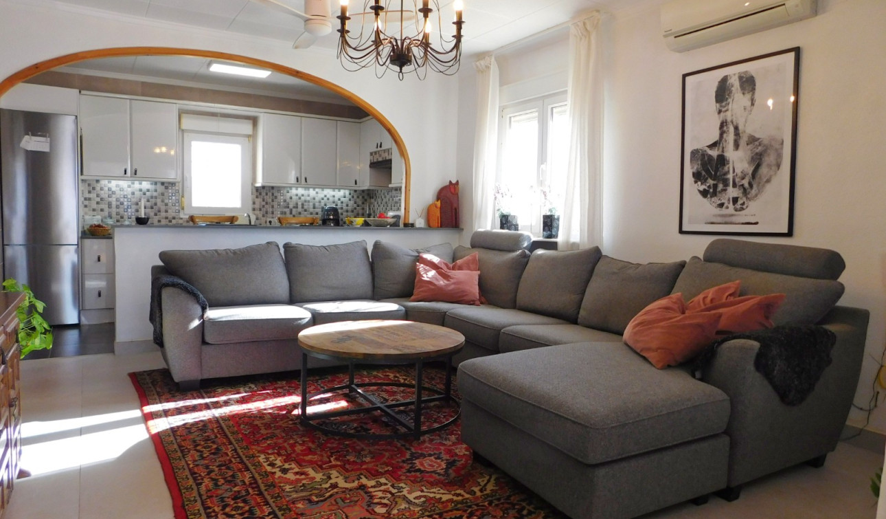 Resale - Semi - Detached Villa - Torrevieja - San Luis