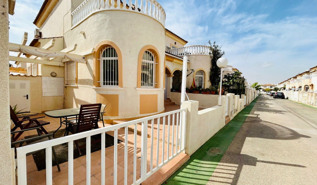 Resale - Single Family Home - Torrevieja - Sector 25