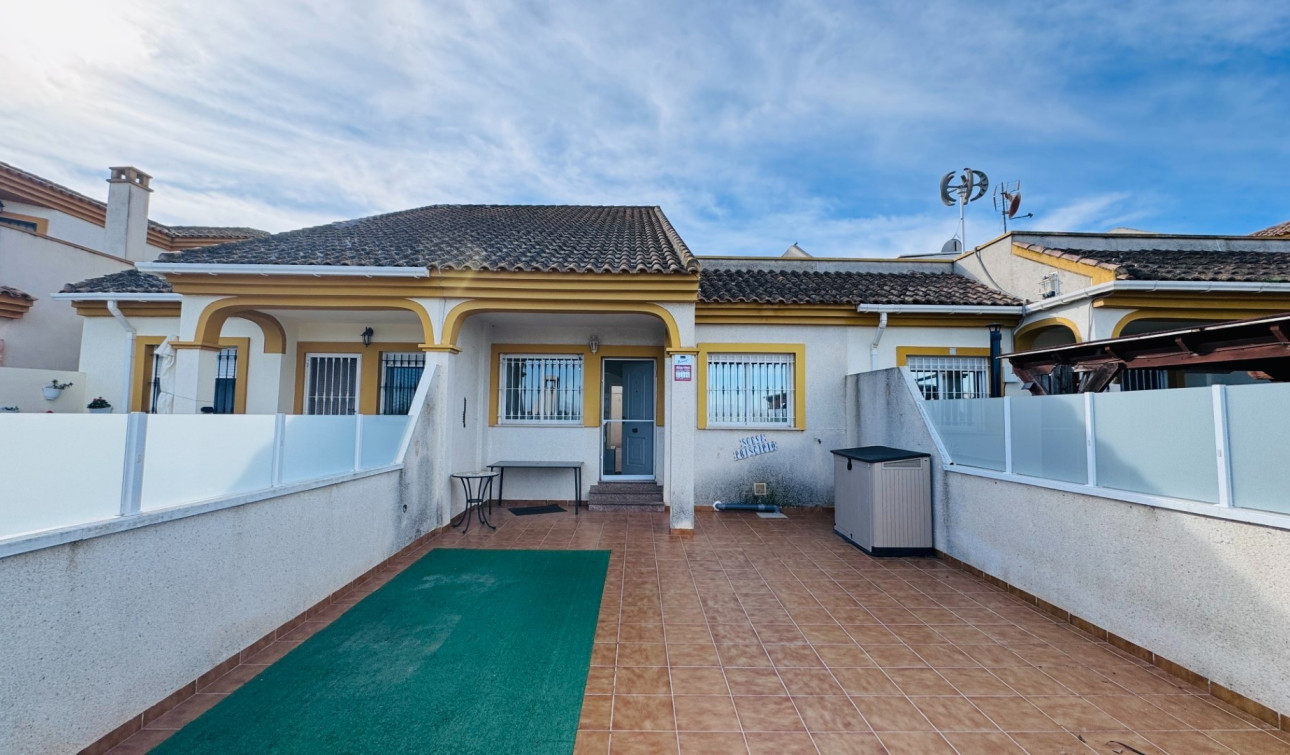 Resale - Town House - Daya Nueva